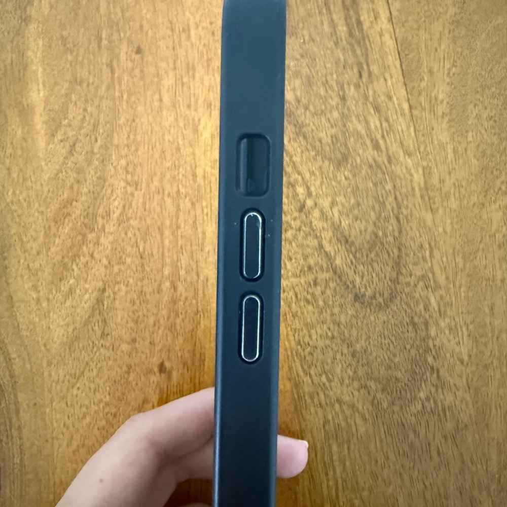 CACOE Black MagSafe-Compatible iPhone 13 pro Case - Picture 3 of 3